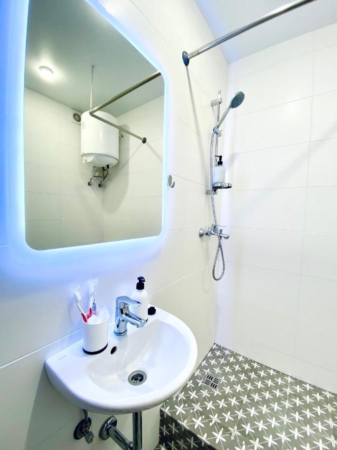 Myfreedom Апартаменти Метро Харківська Kiev Extérieur photo